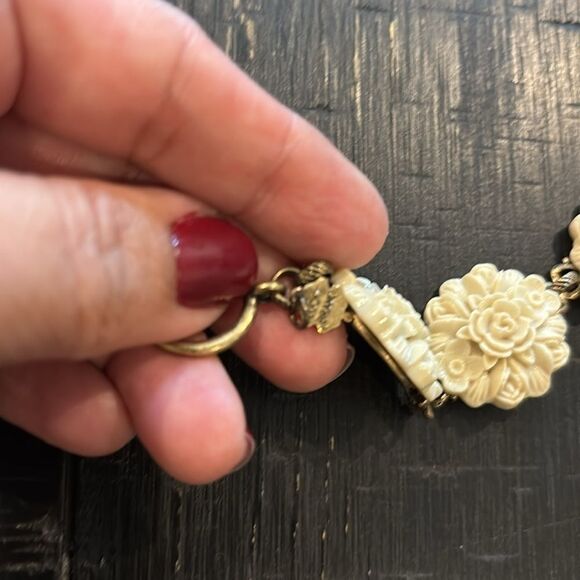 Vintage Lucky Brand Carved Roses Flowers Burnished Gold Toggle Bracelet​​​ - Picture 3 of 6